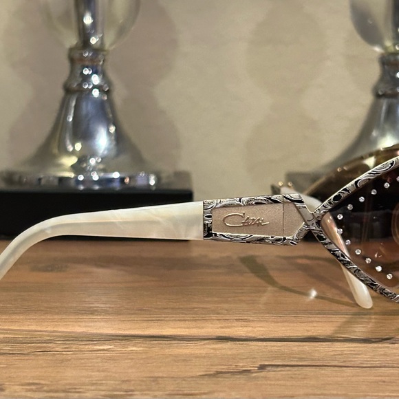 Cazal Mod.9010 Col.124 Paisley/Gold/Pearl w/ Brown Lenses. Excellent Con… - Picture 4 of 4